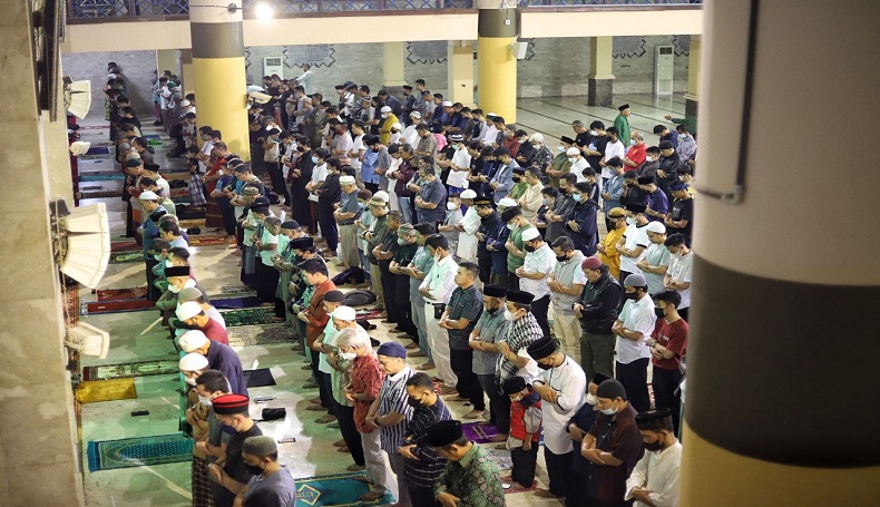 2 Tahun Terhenti, Masjid Raya Bandung Kembali Gelar Tarawih secara Penuh