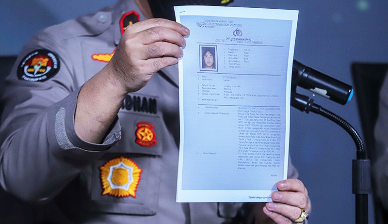 Polisi Sebar Foto DPO Pendiri Aplikasi Robo Trading Viral Blast - Bagian 1