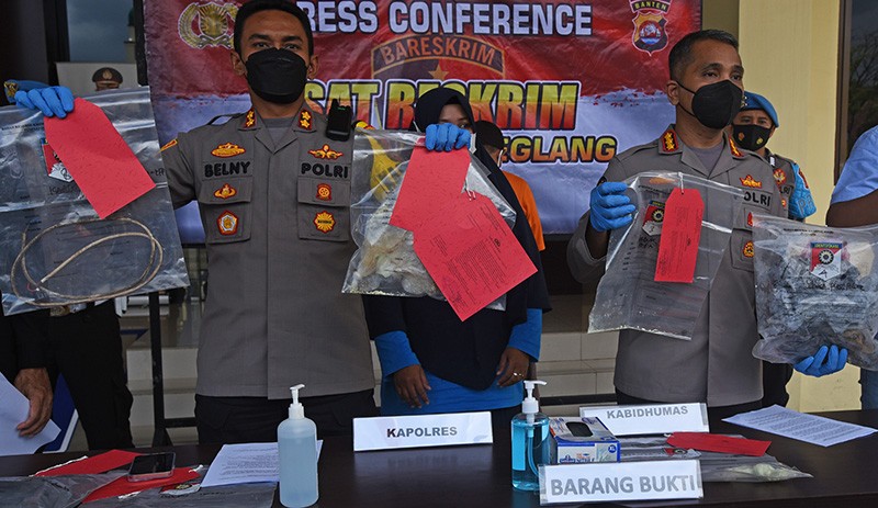 Polres Pandeglang Tangkap Penjual Bom Ikan - Bagian 1