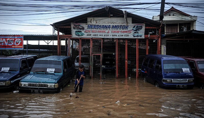 Duh, Sejumlah Mobil yang Dijual Terendam Banjir di Bandung - Bagian 1