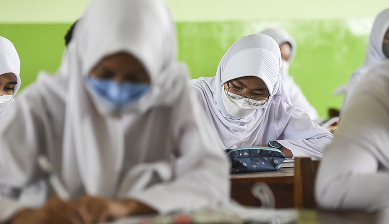 Suasana PTM 100 Persen DKI Jakarta - Bagian 1