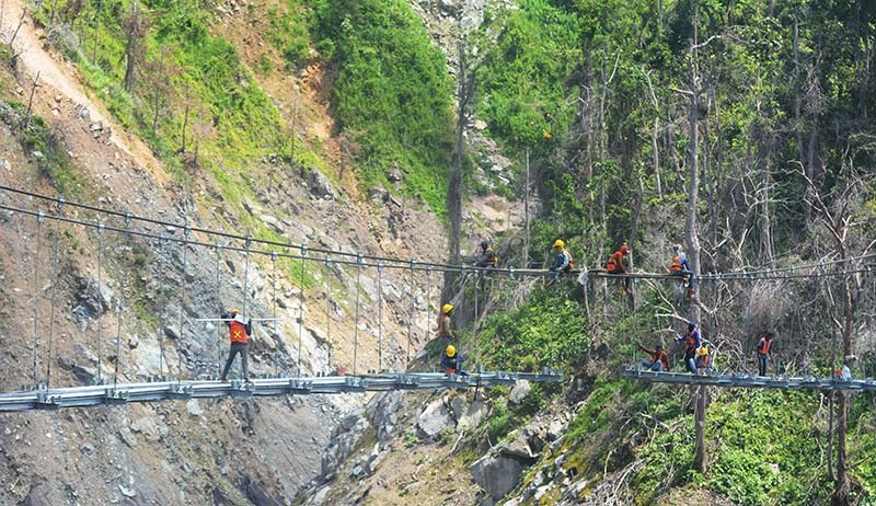 Jembatan Gantung Gladak Perak yang Rusak akibat Erupsi Gunung Semeru Kembali Dibangun - Bagian 1