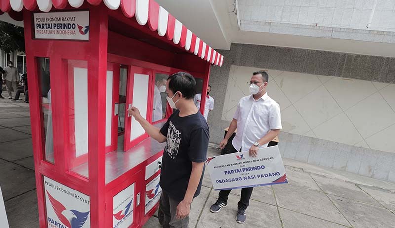 Partai Perindo Bagikan Gerobak dan Bina Pelaku UMKM - Bagian 2