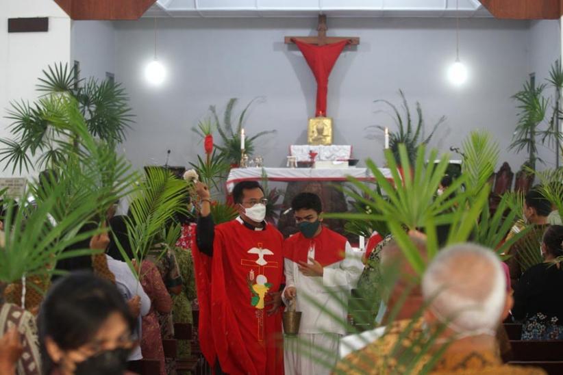 Jemaat Misa Minggu Palma di Gereja Santo Thomas Yogyakarta Masih Dibatasi  - Bagian 1