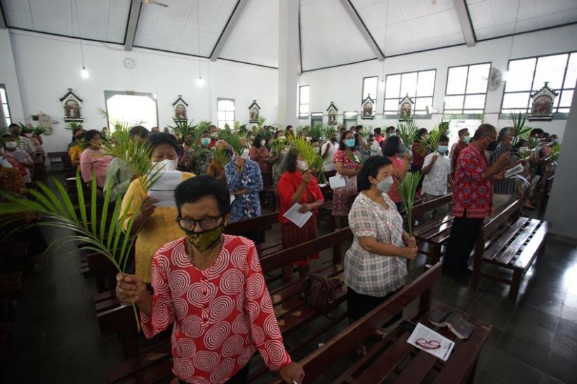 Jemaat Misa Minggu Palma di Gereja Santo Thomas Yogyakarta Masih Dibatasi  - Bagian 2
