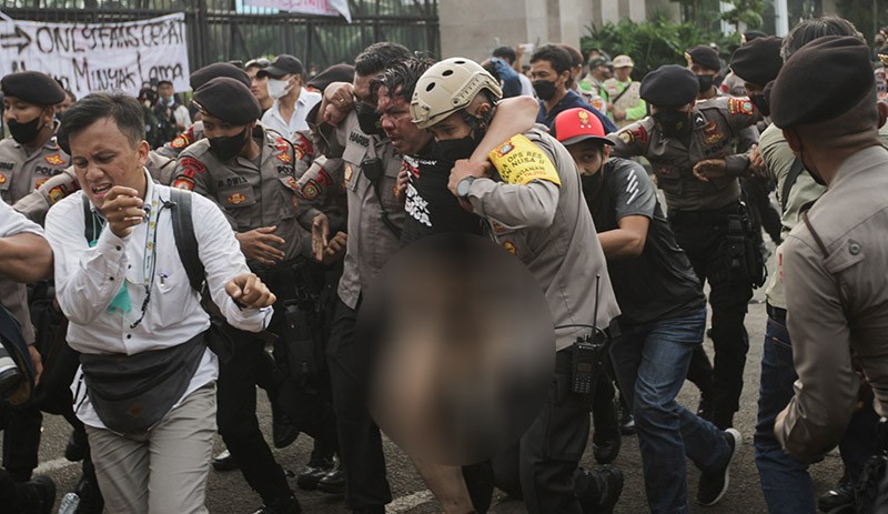 Ricuh Unjuk Rasa di DPR, Dosen UI Ade Armando Babak Belur Dihajar Massa