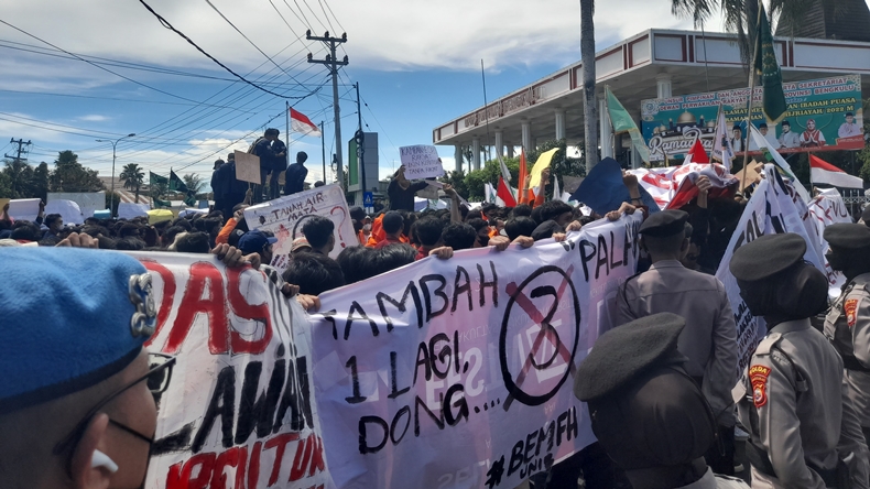 Tolak Jabatan 3 Periode, Ribuan Mahasiswa Geruduk Gedung Dewan Provinsi Bengkulu