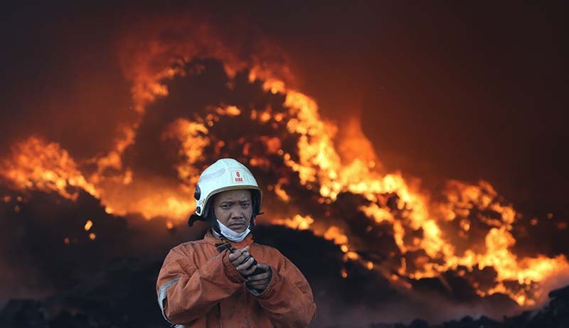 Gudang Penyimpanan Barang Elektronik Ludes Terbakar di Surabaya - Bagian 2