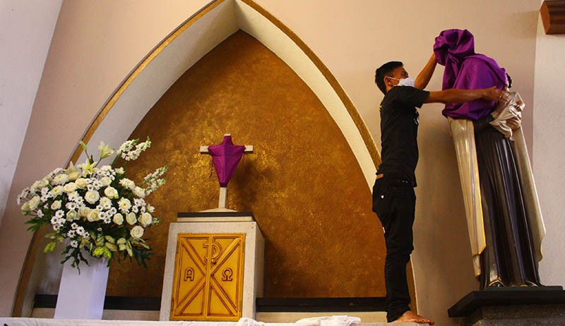 Persiapan Gereja Katedral Ijen Jelang Paskah - Bagian 1