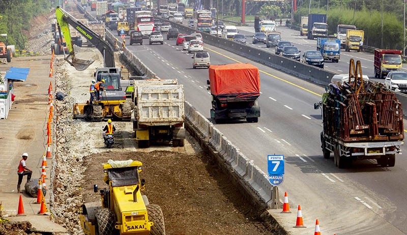 Proyek Pelebaran Jalan Tol Jakarta-Cikampek Rampung H-10 Lebaran 2022 - Bagian 1