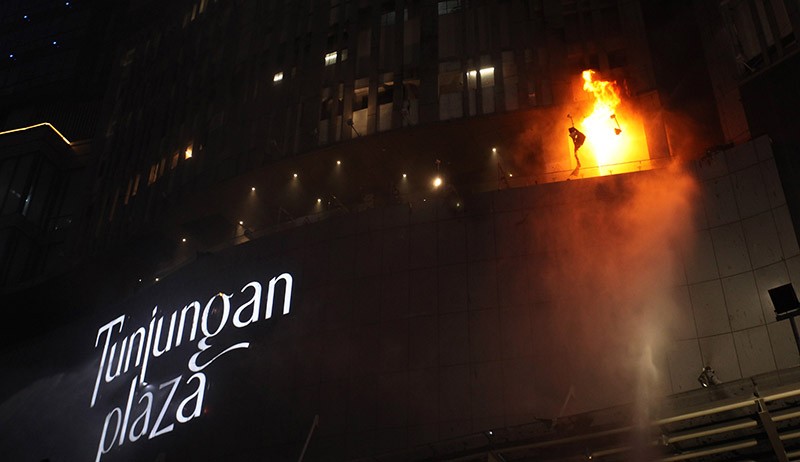 Tunjungan Plaza Surabaya Kebakaran, 3 Bronto Skylift Dikerahkan - Bagian 3