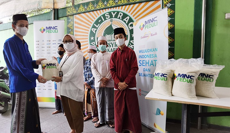 MNC Peduli Bagikan Beras kepada Ponpes dan Panti Asuhan Terbuka Gratis Al Isyraq - Bagian 2