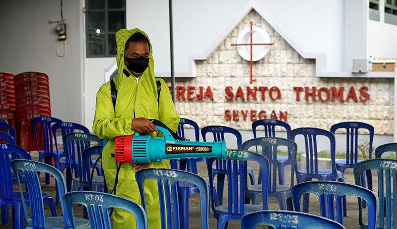 Gereja Santo Thomas Sleman Disemprot Cairan Disinfektan Jelang Perayaan Paskah - Bagian 1