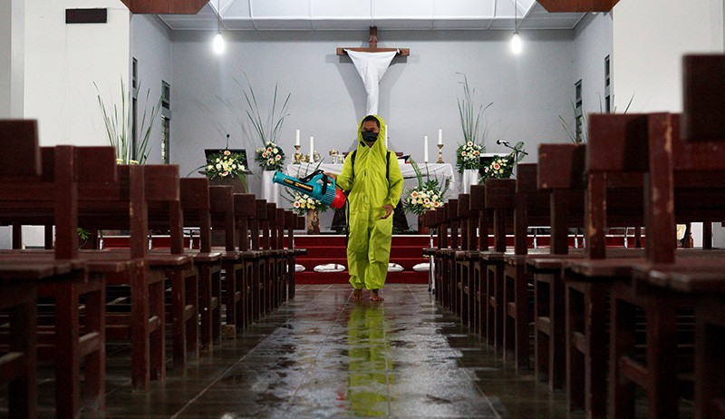 Gereja Santo Thomas Sleman Disemprot Cairan Disinfektan Jelang Perayaan Paskah - Bagian 3