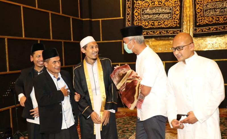  Salat Tarawih di Masjid Ar-Rahman Blitar, Ganjar: Luar Biasa Ini, Serasa di Madinah