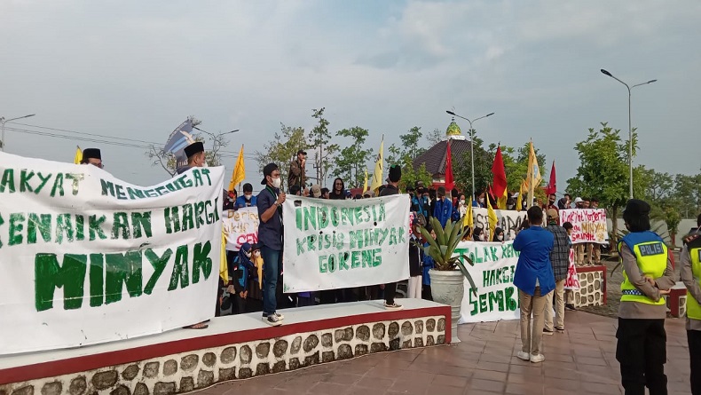 Ratusan Mahasiswa Demo di Kantor DPRD Sukoharjo, Ini yang Disuarakan 