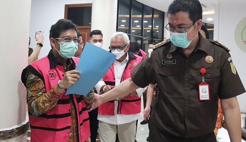Penampakan Indrasari Wisnu Wardhana Diborgol-Pakai Baju Tahanan Kejagung - Bagian 1