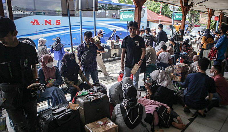 Terminal Kalideres Ramai Penumpang Mudik Tujuan Jatim, Jateng dan Padang - Bagian 1