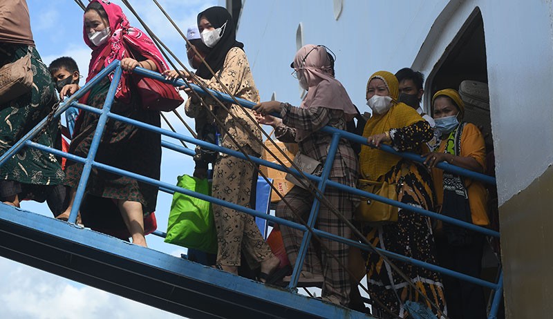Pelabuhan Pantoloan Palu Mulai Ramai Kedatangan Pemudik - Bagian 3