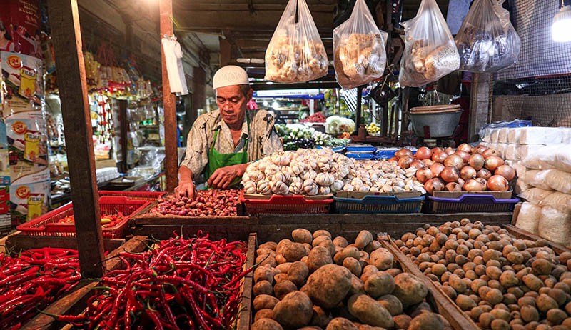 Stok Kebutuhan Bahan Pokok Aman Jelang Lebaran - Bagian 2