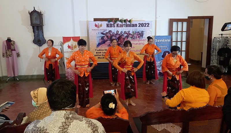 Fashion Show dan Tari Semarangan Meriahkan Hari Kartini di Kota Lama Semarang - Bagian 1