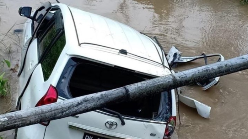 Bayi Tewas Usai Avanza di Pidie Hantam Jembatan dan Terjun ke Sungai