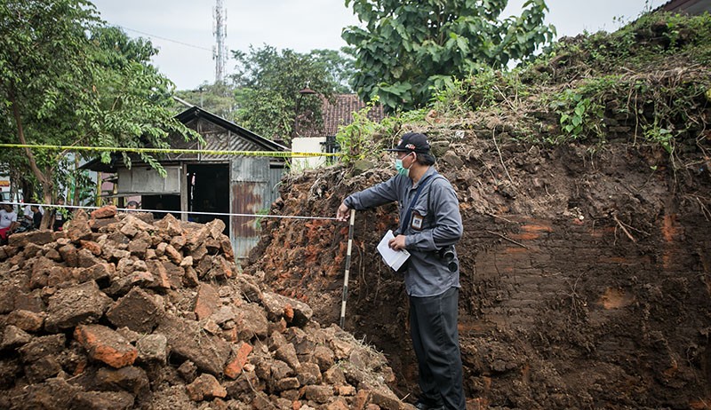 Tembok Benteng Keraton Kartasura Dijebol Warga untuk Dijadikan Lokasi Usaha - Bagian 1