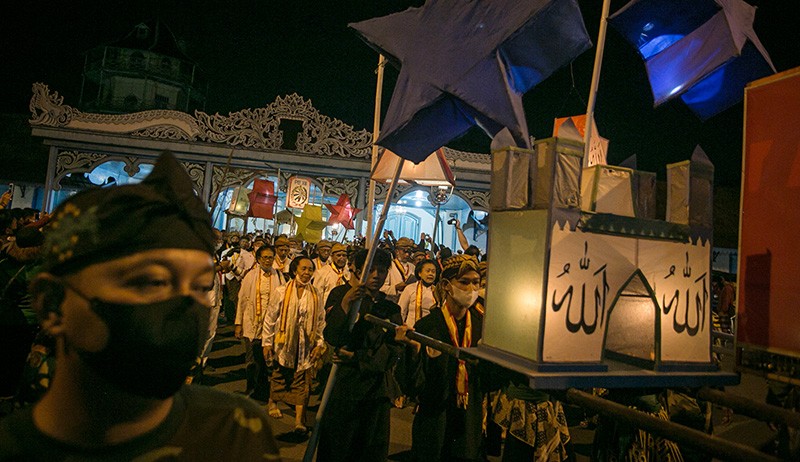 Tradisi Kirab Malam Selikuran Menyambut Lailatul Qadar di Solo - Bagian 1