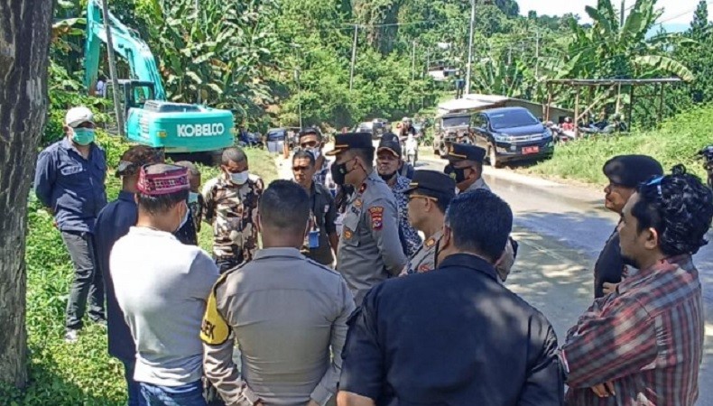 Jalan ke Hutan Bowosie Labuan Bajo Diblokir, Polisi Bubarkan Blokade Warga