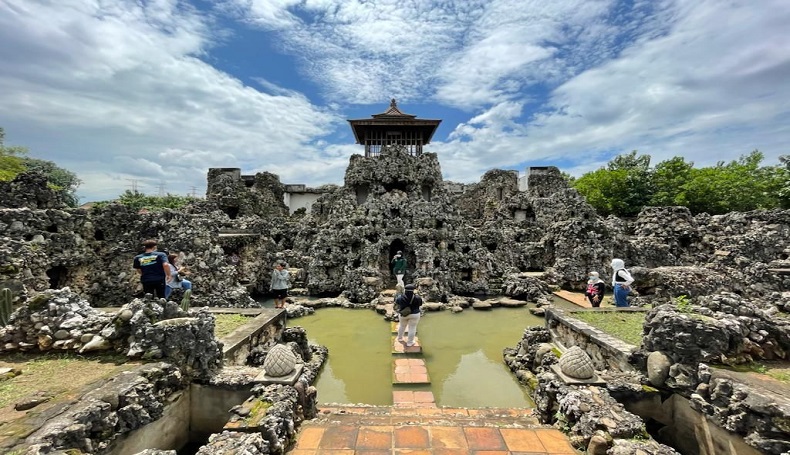 Sejarah Gua Sunyaragi, Tempat Menyepi Para Sultan Cirebon