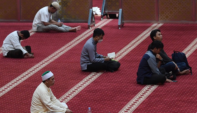 Masjid Istiqlal Dipadati Umat Muslim Jalani Iktikaf - Bagian 2