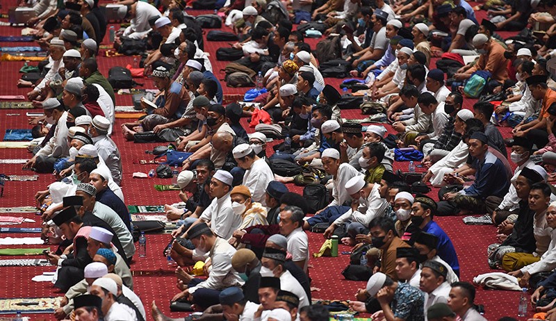 Masjid Istiqlal Dipadati Umat Muslim Jalani Iktikaf - Bagian 1