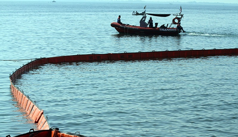 Laut Lhokseumawe Tercemar 1 Ton Tumpahan Solar - Bagian 1