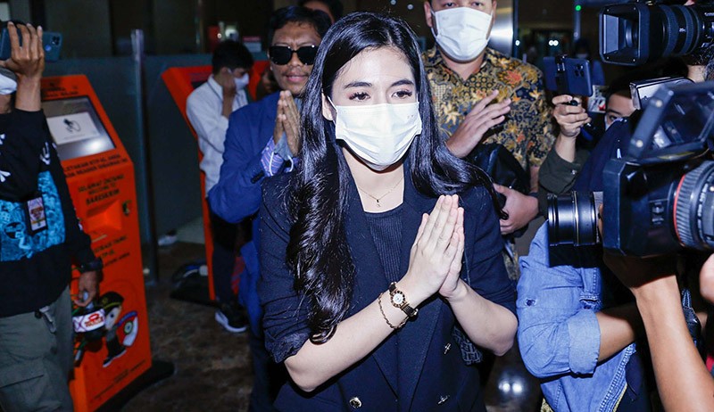 Penampilan DJ Una saat Diperiksa Bareskrim soal Kasus DNA Pro - Bagian 2