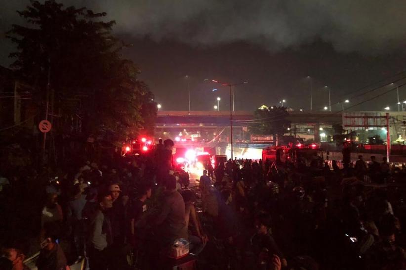 Pasar Gembrong Jakarta Timur Kebakaran, 26 Unit Mobil Pemadam Dikerahkan  - Bagian 5