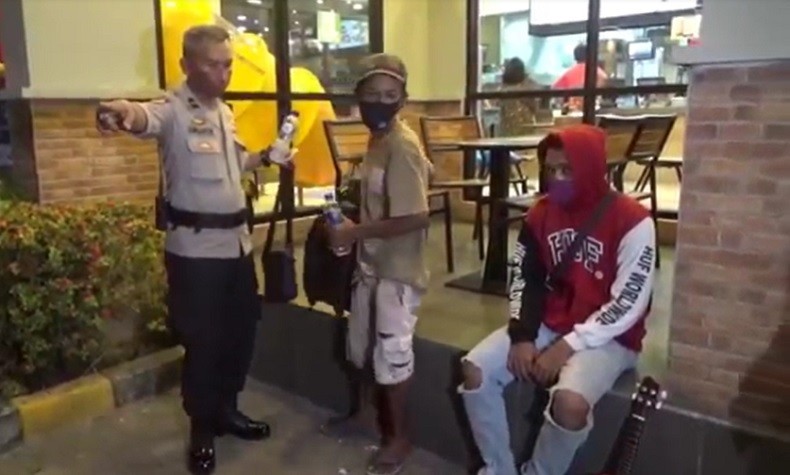 Ngamen sambil Bawa Anjing, 3 Anak Jalanan di Trenggalek Diamankan Satpol PP
