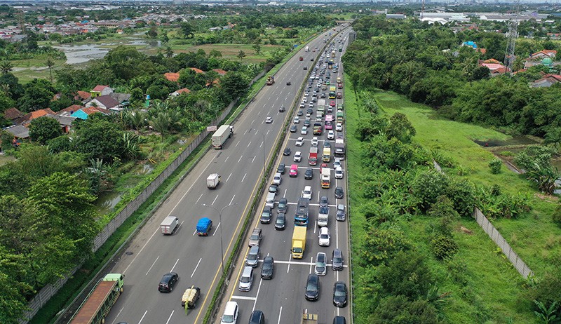 Foto Udara Kemacetan Panjang di Tol Cikupa Menuju Pelabuhan Merak - Bagian 2