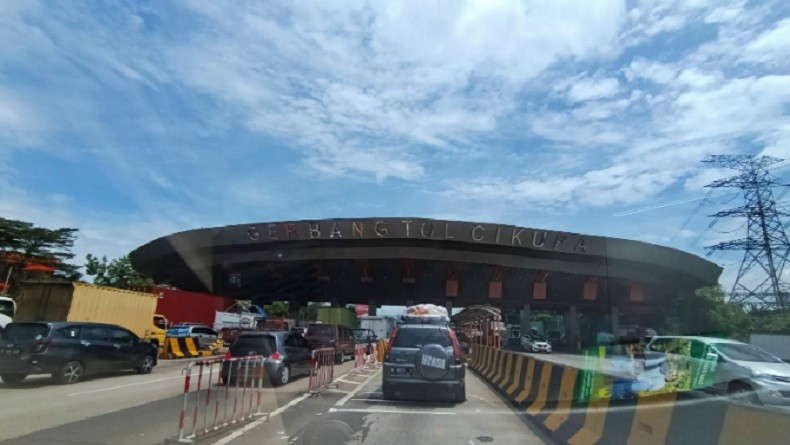 Tol Jakarta-Merak Macet, Didominasi Kendaraan Pemudik dan Truk 