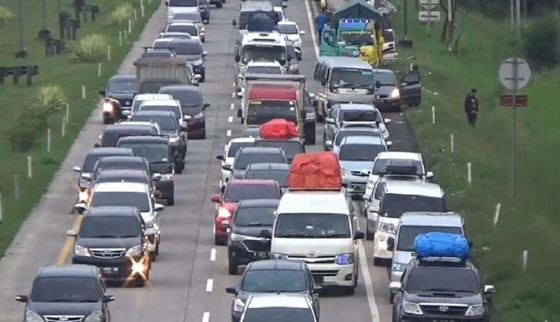 Lalu Lintas di Tol Cipali Semakin Padat, Jarak Antarkendaraan 1 Meter