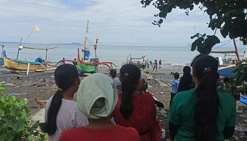 Identitas 5 Orang Sekeluarga Jatuh ke Laut usai Nekat Mudik Naik Sampan, 1 Hilang