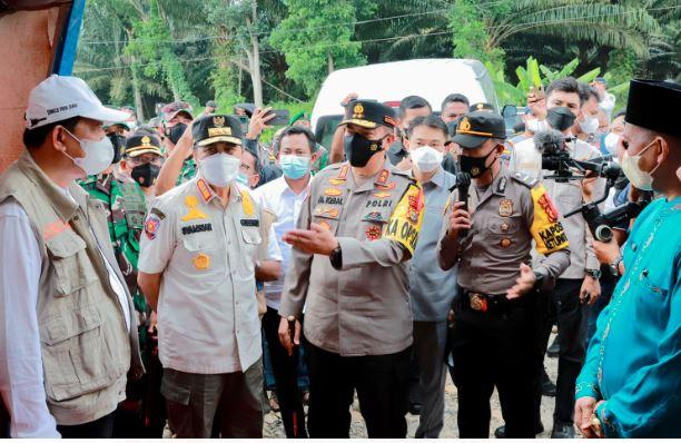 Tinjau Pos Terpadu di Rohil, Kapolda Riau: Berikan Pengamanan dan Pelayanan Prima