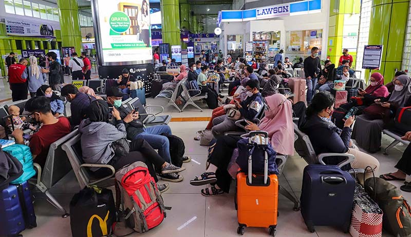 16.300 Pemudik Berangkat dari Stasiun Gambir - Bagian 2