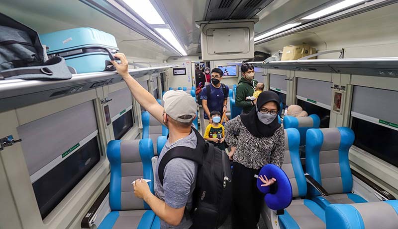 16.300 Pemudik Berangkat dari Stasiun Gambir - Bagian 1