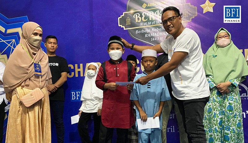 Berbagi Kebahagiaan Ramadan 1443 H, BFI Finance Berikan Santunan 300 Anak Yatim