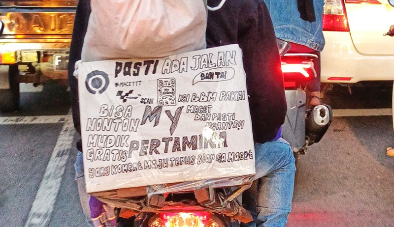 Potret Pemudik dengan Tulisan Pesan Unik - Bagian 3