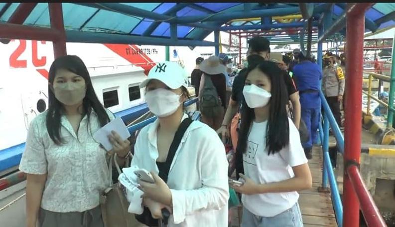 Penampakan Antrean Pemudik dan Wisatawan di Pelabuhan Penyeberangan Jepara