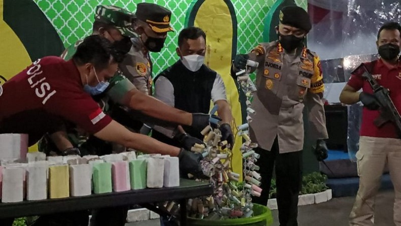 Polres Batang Tangkap Peracik Petasan saat Malam Takbiran