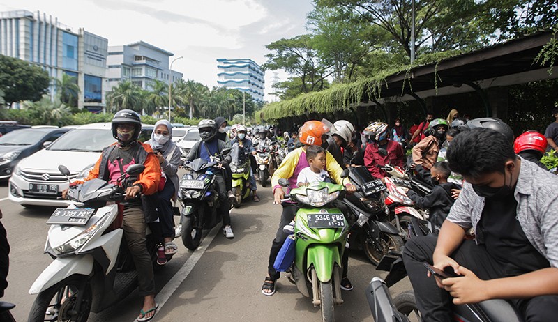 Antre Panjang, Warga Jakarta Liburan ke Ancol - Bagian 1