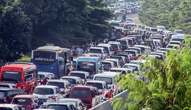 Kawasan Puncak Macet Parah, Kendaraan Membeludak hingga Tol Jagorawi - Bagian 1