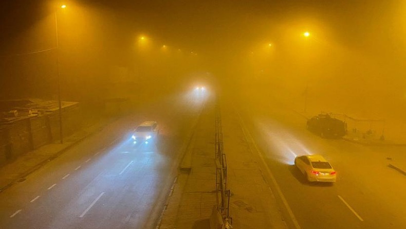 Irak Diterjang Badai Pasir Hebat, Baghdad Terlihat Oranye